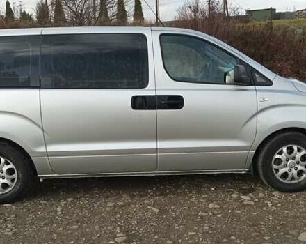 Серый Хендай H-1, объемом двигателя 2.5 л и пробегом 311 тыс. км за 8700 $, фото 25 на Automoto.ua