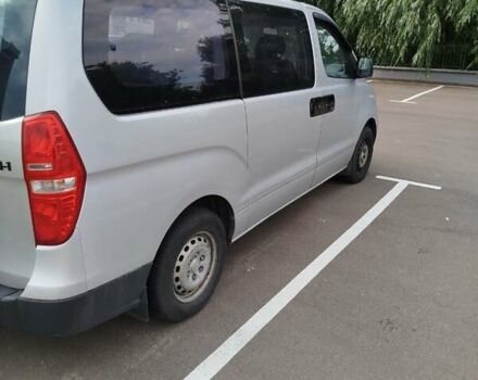 Серый Хендай H-1, объемом двигателя 2.36 л и пробегом 554 тыс. км за 6200 $, фото 1 на Automoto.ua