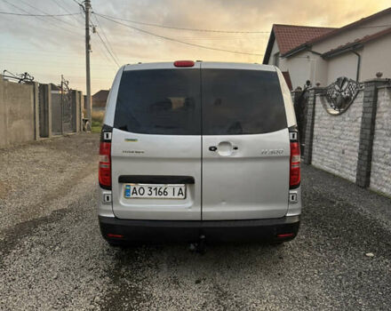 Сірий Хендай H-1, об'ємом двигуна 2.5 л та пробігом 265 тис. км за 6900 $, фото 3 на Automoto.ua