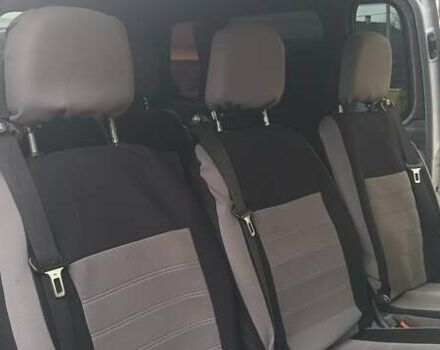 Серый Хендай H-1, объемом двигателя 2.5 л и пробегом 311 тыс. км за 8700 $, фото 13 на Automoto.ua