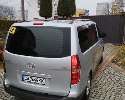 Серый Хендай H-1, объемом двигателя 2.5 л и пробегом 324 тыс. км за 7999 $, фото 7 на Automoto.ua