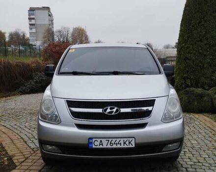 Серый Хендай H-1, объемом двигателя 2.5 л и пробегом 324 тыс. км за 7999 $, фото 5 на Automoto.ua