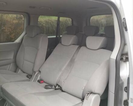 Серый Хендай H-1, объемом двигателя 2.5 л и пробегом 324 тыс. км за 7999 $, фото 2 на Automoto.ua