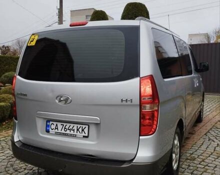 Серый Хендай H-1, объемом двигателя 2.5 л и пробегом 324 тыс. км за 7999 $, фото 4 на Automoto.ua