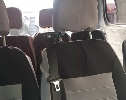 Серый Хендай H-1, объемом двигателя 2.5 л и пробегом 311 тыс. км за 8700 $, фото 11 на Automoto.ua