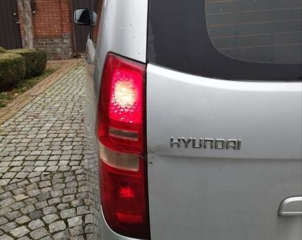 Серый Хендай H-1, объемом двигателя 2.5 л и пробегом 324 тыс. км за 7999 $, фото 12 на Automoto.ua