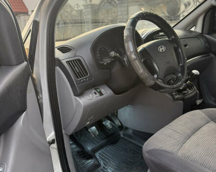 Сірий Хендай H-1, об'ємом двигуна 2.5 л та пробігом 265 тис. км за 6900 $, фото 11 на Automoto.ua