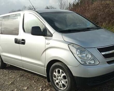 Серый Хендай H-1, объемом двигателя 2.5 л и пробегом 311 тыс. км за 8700 $, фото 19 на Automoto.ua