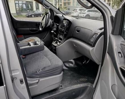 Серый Хендай H-1, объемом двигателя 2.36 л и пробегом 554 тыс. км за 6200 $, фото 4 на Automoto.ua