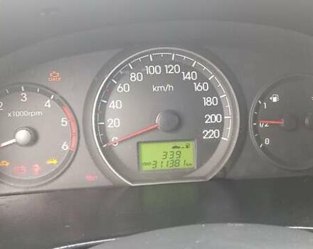 Серый Хендай H-1, объемом двигателя 2.5 л и пробегом 311 тыс. км за 8700 $, фото 3 на Automoto.ua