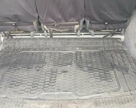 Серый Хендай H-1, объемом двигателя 2.5 л и пробегом 311 тыс. км за 8700 $, фото 18 на Automoto.ua