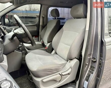 Серый Хендай H-1, объемом двигателя 2.5 л и пробегом 219 тыс. км за 11000 $, фото 8 на Automoto.ua