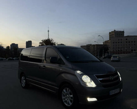 Серый Хендай H-1, объемом двигателя 2.5 л и пробегом 219 тыс. км за 11000 $, фото 10 на Automoto.ua