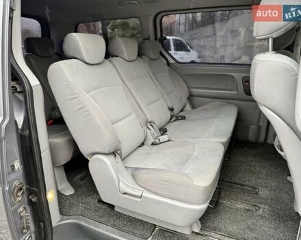 Серый Хендай H-1, объемом двигателя 2.5 л и пробегом 219 тыс. км за 11000 $, фото 11 на Automoto.ua