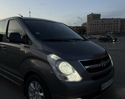 Серый Хендай H-1, объемом двигателя 2.5 л и пробегом 219 тыс. км за 11000 $, фото 9 на Automoto.ua