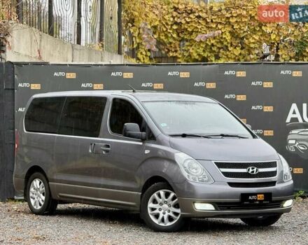 Серый Хендай H-1, объемом двигателя 2.5 л и пробегом 219 тыс. км за 11000 $, фото 1 на Automoto.ua