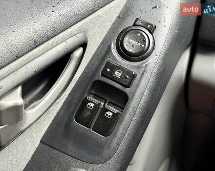 Серый Хендай H-1, объемом двигателя 2.5 л и пробегом 219 тыс. км за 11000 $, фото 19 на Automoto.ua