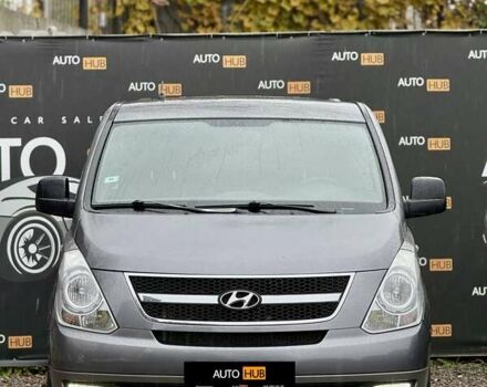 Серый Хендай H-1, объемом двигателя 2.5 л и пробегом 219 тыс. км за 11000 $, фото 3 на Automoto.ua