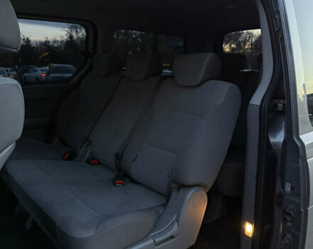 Серый Хендай H-1, объемом двигателя 2.5 л и пробегом 219 тыс. км за 11000 $, фото 15 на Automoto.ua