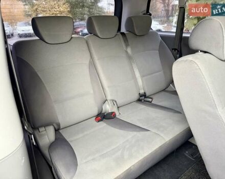 Серый Хендай H-1, объемом двигателя 2.5 л и пробегом 219 тыс. км за 11000 $, фото 10 на Automoto.ua