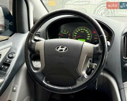 Серый Хендай H-1, объемом двигателя 2.5 л и пробегом 219 тыс. км за 11000 $, фото 15 на Automoto.ua