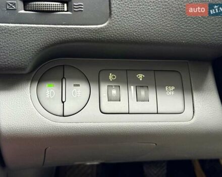 Серый Хендай H-1, объемом двигателя 2.5 л и пробегом 219 тыс. км за 11000 $, фото 18 на Automoto.ua