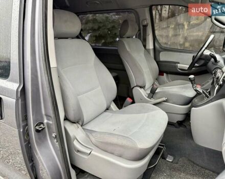 Серый Хендай H-1, объемом двигателя 2.5 л и пробегом 219 тыс. км за 11000 $, фото 12 на Automoto.ua