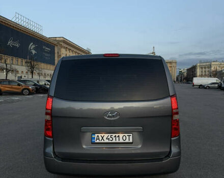 Серый Хендай H-1, объемом двигателя 2.5 л и пробегом 219 тыс. км за 11000 $, фото 5 на Automoto.ua