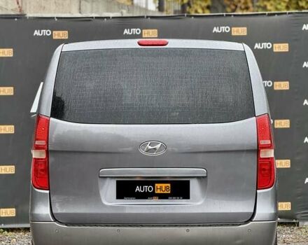Серый Хендай H-1, объемом двигателя 2.5 л и пробегом 219 тыс. км за 11000 $, фото 6 на Automoto.ua
