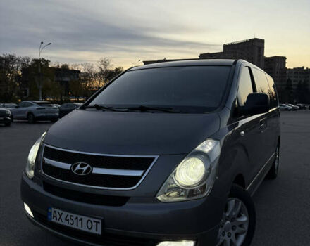 Серый Хендай H-1, объемом двигателя 2.5 л и пробегом 219 тыс. км за 11000 $, фото 8 на Automoto.ua