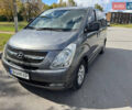 Серый Хендай H-1, объемом двигателя 2.5 л и пробегом 325 тыс. км за 13350 $, фото 1 на Automoto.ua