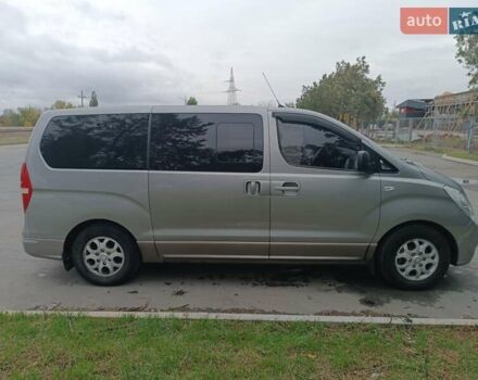 Сірий Хендай H-1, об'ємом двигуна 2.5 л та пробігом 334 тис. км за 11500 $, фото 1 на Automoto.ua