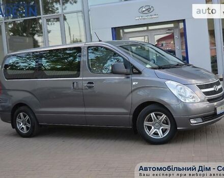 Серый Хендай H-1, объемом двигателя 2.5 л и пробегом 234 тыс. км за 13400 $, фото 7 на Automoto.ua
