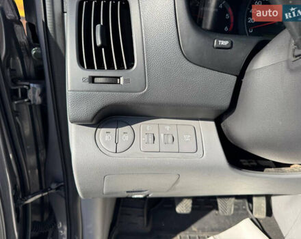 Серый Хендай H-1, объемом двигателя 2.5 л и пробегом 182 тыс. км за 12999 $, фото 52 на Automoto.ua