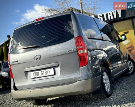 Сірий Хендай H-1, об'ємом двигуна 2.5 л та пробігом 182 тис. км за 13500 $, фото 8 на Automoto.ua
