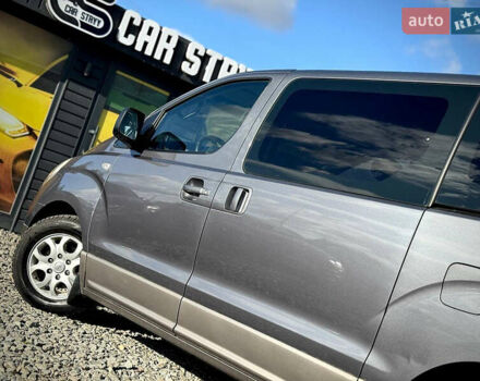 Серый Хендай H-1, объемом двигателя 2.5 л и пробегом 182 тыс. км за 12999 $, фото 18 на Automoto.ua