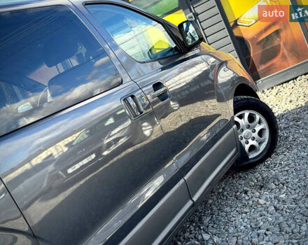 Серый Хендай H-1, объемом двигателя 2.5 л и пробегом 182 тыс. км за 12999 $, фото 28 на Automoto.ua