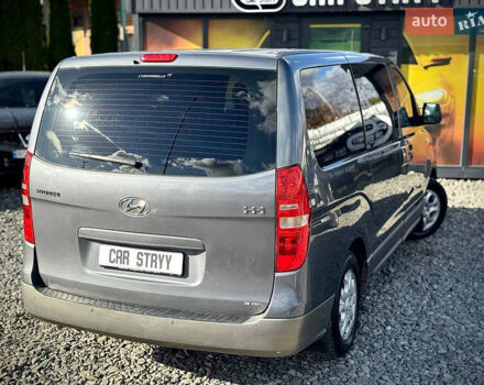 Серый Хендай H-1, объемом двигателя 2.5 л и пробегом 182 тыс. км за 12999 $, фото 3 на Automoto.ua