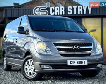 Серый Хендай H-1, объемом двигателя 2.5 л и пробегом 182 тыс. км за 12999 $, фото 11 на Automoto.ua