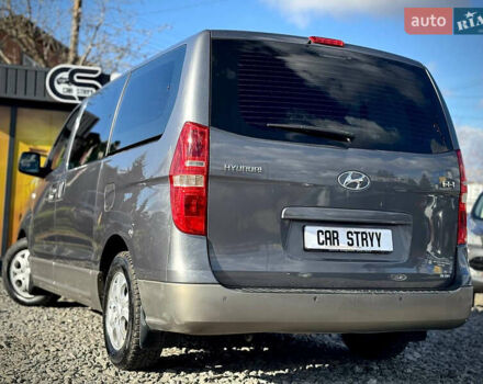 Серый Хендай H-1, объемом двигателя 2.5 л и пробегом 182 тыс. км за 12999 $, фото 16 на Automoto.ua