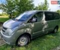 Серый Хендай H-1, объемом двигателя 2.5 л и пробегом 175 тыс. км за 12000 $, фото 1 на Automoto.ua