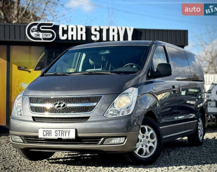 Серый Хендай H-1, объемом двигателя 2.5 л и пробегом 182 тыс. км за 12999 $, фото 5 на Automoto.ua