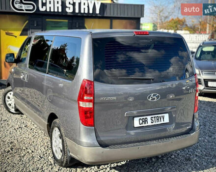 Серый Хендай H-1, объемом двигателя 2.5 л и пробегом 182 тыс. км за 12999 $, фото 17 на Automoto.ua