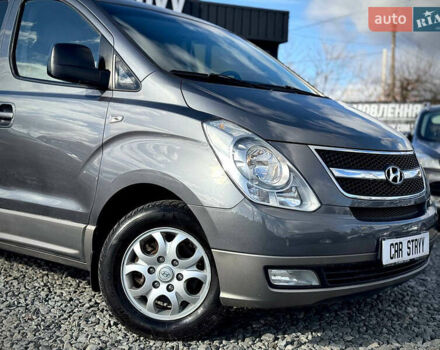 Серый Хендай H-1, объемом двигателя 2.5 л и пробегом 182 тыс. км за 12999 $, фото 13 на Automoto.ua