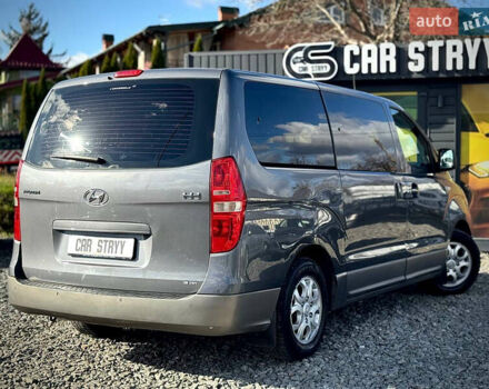 Серый Хендай H-1, объемом двигателя 2.5 л и пробегом 182 тыс. км за 12999 $, фото 22 на Automoto.ua