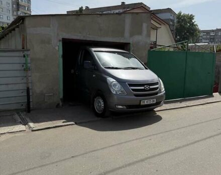 Серый Хендай H-1, объемом двигателя 2.5 л и пробегом 175 тыс. км за 14500 $, фото 1 на Automoto.ua