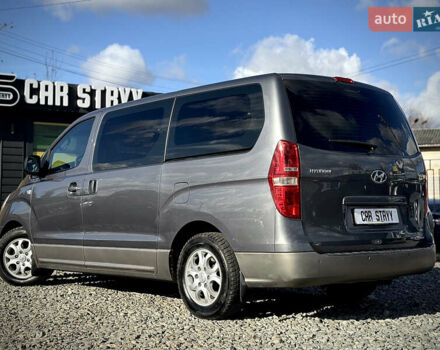 Сірий Хендай H-1, об'ємом двигуна 2.5 л та пробігом 182 тис. км за 13500 $, фото 3 на Automoto.ua