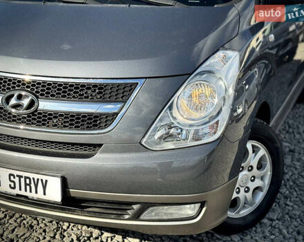 Серый Хендай H-1, объемом двигателя 2.5 л и пробегом 182 тыс. км за 12999 $, фото 8 на Automoto.ua