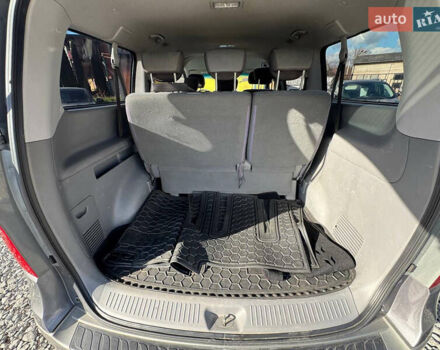 Серый Хендай H-1, объемом двигателя 2.5 л и пробегом 182 тыс. км за 12999 $, фото 44 на Automoto.ua