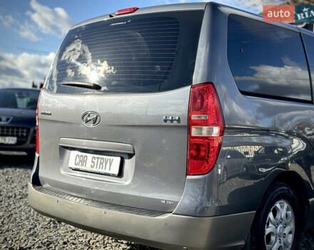 Сірий Хендай H-1, об'ємом двигуна 2.5 л та пробігом 182 тис. км за 13500 $, фото 26 на Automoto.ua